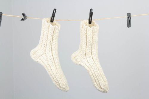 Chaussettes tricotées blanches chaudes en laine  - MADEheart.com