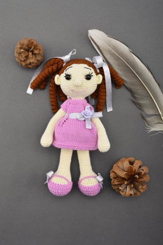 Handgemachte Designer Puppe gehäkelt Stoff Spielzeug schöne Puppe im lila Kleid - MADEheart.com