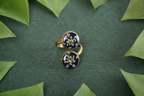 Handmade elegant dark blue metal jewelry ring with flowers in epoxy resin - MADEheart.com