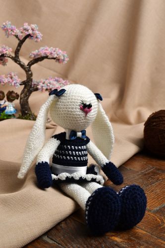 Peluche lapin faite main Jouet tricot doux original Cadeau enfant fille - MADEheart.com