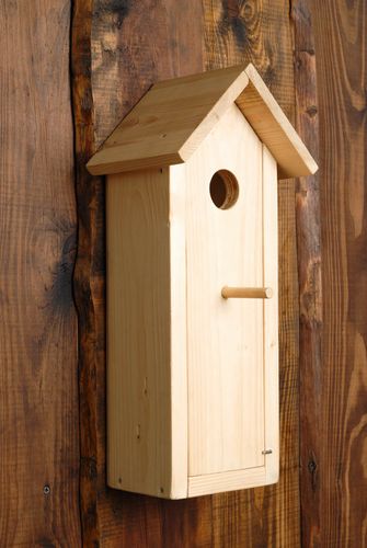 Holz Haus für Vögel mit öffnender Wand - MADEheart.com