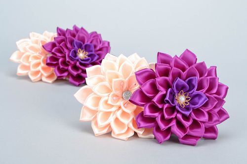 Coleteros para el cabello hechos a mano con flores de cintas de raso 4 piezas - MADEheart.com