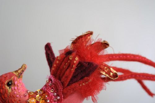 Broche originale en matériaux naturels Oiseau rouge faite main - MADEheart.com