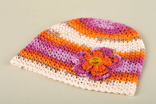 Bonnet rayé fait main Bonnet fille tricoté au crochet avec fleur Vêtement enfant - MADEheart.com