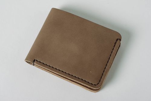 Portefeuille en cuir naturel marron fait main petit design original pour homme - MADEheart.com