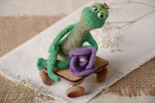 Muñeco artesanal de lana juguete para decorar la casa regalo para niños y niñas - MADEheart.com