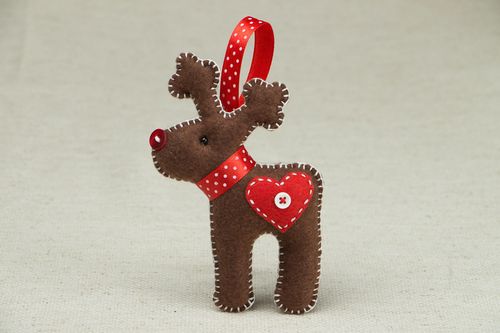 Jouet de Noël en tissu fait main design original à suspendre en forme de renne - MADEheart.com