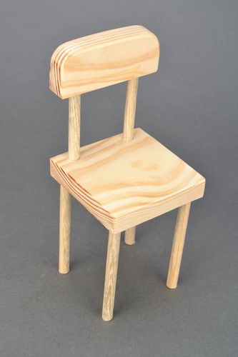 Chaise en bois décorative faite main  - MADEheart.com