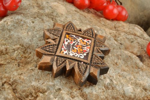 Cross decorated with beaten egg shell - MADEheart.com