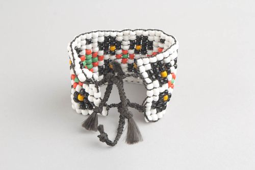 Bracelete elegante de miçangas artesanal acessório de mulher feito à mão de contas  - MADEheart.com