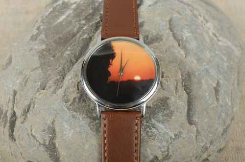 Reloj moderno hecho a mano accesorio para mujer elegante bisutería artesanal - MADEheart.com