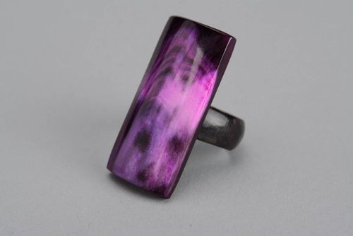 Фиолетовое прямоугольное кольцо из рога - MADEheart.com