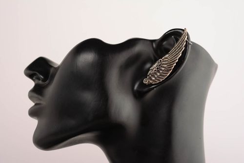 Ear cuff hecho a mano “Ala calada” - MADEheart.com