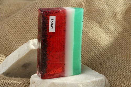 Homemade soap with the scent of watermelon - MADEheart.com