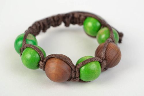 Bracelet en bois et coton fait main en cordons avec perles en bois original - MADEheart.com
