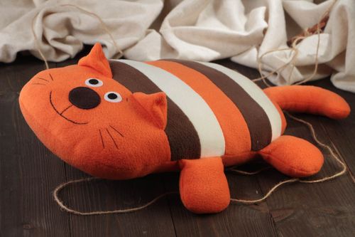 Игрушка подушка для ребенка в виде кота оранжевая с полосками ручная работа - MADEheart.com