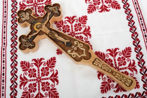 Крест из дерева ручной работы необычный декор резной декоративный крест - MADEheart.com