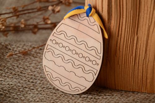 Plywood Easter egg with orientation lines - MADEheart.com