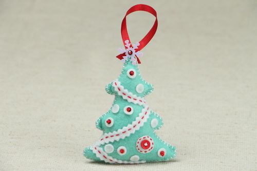 Jouet de Noël en tissu fait main à suspendre original design en forme de sapin - MADEheart.com