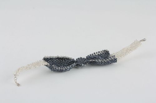 Bracciale con perline fatto a mano accessorio intrecciato bigiotteria da donna - MADEheart.com