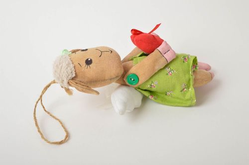 Игрушка ручной работы игрушка овечка из льна расписная декоративная подвеска - MADEheart.com