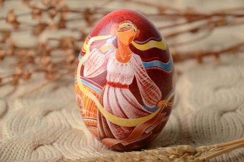 Oeuf de Pâques décoratif multicolore aux motifs ukrainiens peint à la main - MADEheart.com