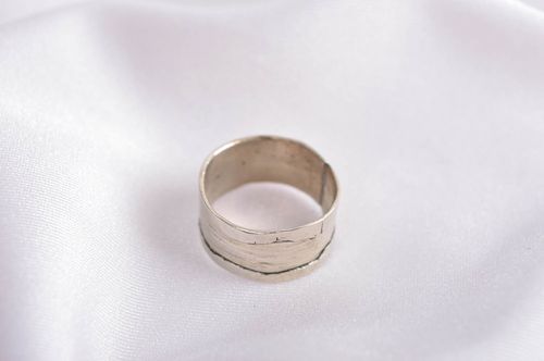 Ring am Finger handgeschaffen Mode Schmuck ungewöhnliches Geschenk für Frau - MADEheart.com
