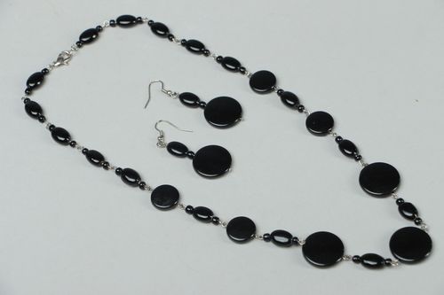 Black plastic jewelry earrings and bead necklace - MADEheart.com