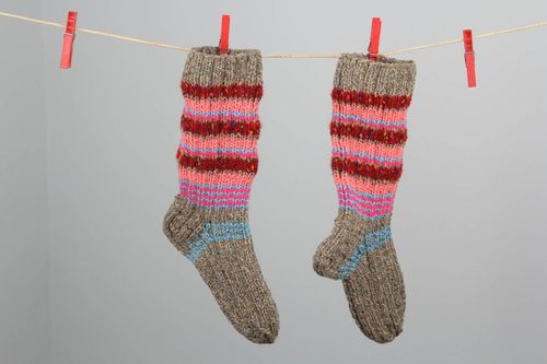 Meias de mulheres altas quentes de fios de lã tricotadas à mão  - MADEheart.com