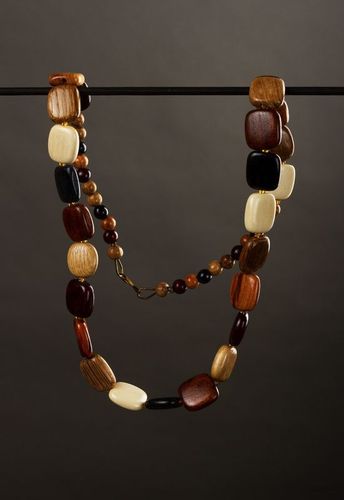 Beaded necklace made ​​of wood - MADEheart.com