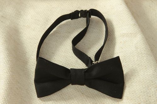 Classic bow tie made of woolen fabric - MADEheart.com
