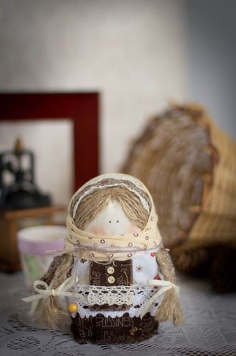 Muñeca artesanal protectora étnica pequeña para decoración de interior de casa - MADEheart.com