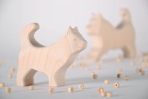 Brinquedo de madeira Pequeno cão eskimo - MADEheart.com