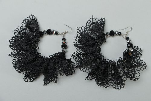 Handmade lace earrings - MADEheart.com