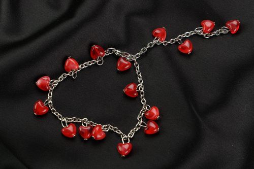 Bracelete feminino artesanal com corações  - MADEheart.com