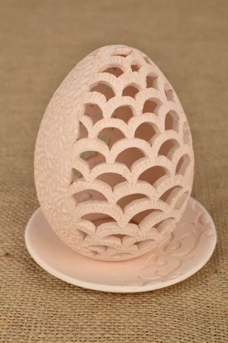 Candelero de cerámica en forma de huevo calado - MADEheart.com