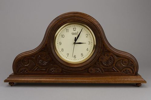 Horloge classique de table - MADEheart.com