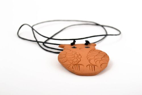 Ciondolo in ceramica fatto a mano collana artigianale accessorio in stile etnico - MADEheart.com
