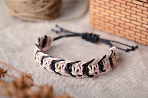 Friendship bracelet woven of waxed cord - MADEheart.com