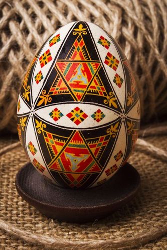 Huevo pintado hecho a mano - MADEheart.com