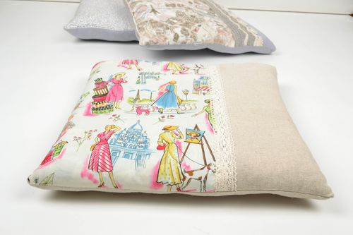 Handmade cushion Girls and Art - MADEheart.com