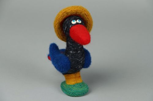 Giocattolo uccello con cappello di lana fatto a mano figurina decorativa  - MADEheart.com
