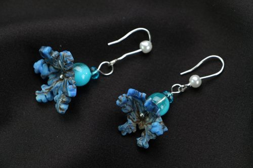Blaue Ohrringe mit Blumen - MADEheart.com