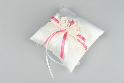 Wedding pillow for rings - MADEheart.com