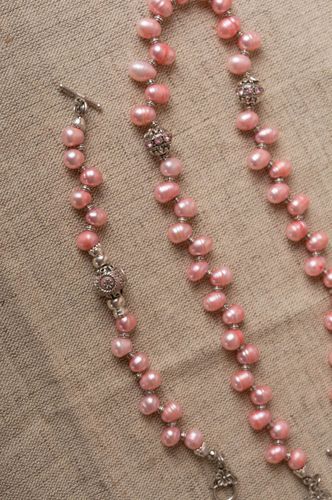 Parure collier et bracelet roses en perles naturelles et laiton faits main - MADEheart.com