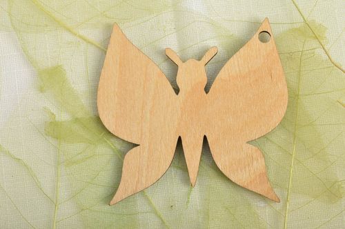 Petite forme en bois à décorer ou peindre faite main pour serviettage papillon - MADEheart.com