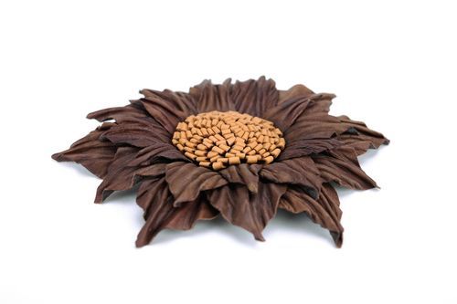 Broche grande fleur en cuir faite main - MADEheart.com