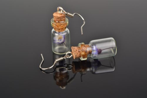 Orecchini di vetro fatti a mano lunghi accessorio originale bello da donna - MADEheart.com