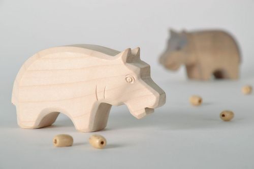 Jouet en bois hippopotame fait main - MADEheart.com
