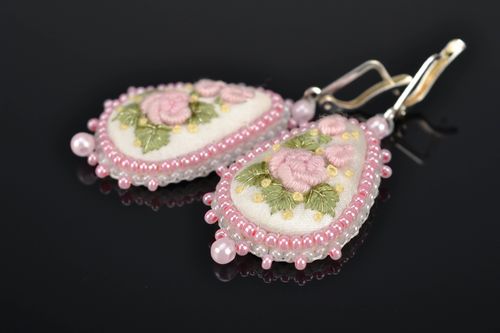 Satin stitch embroidered teardrop earrings - MADEheart.com